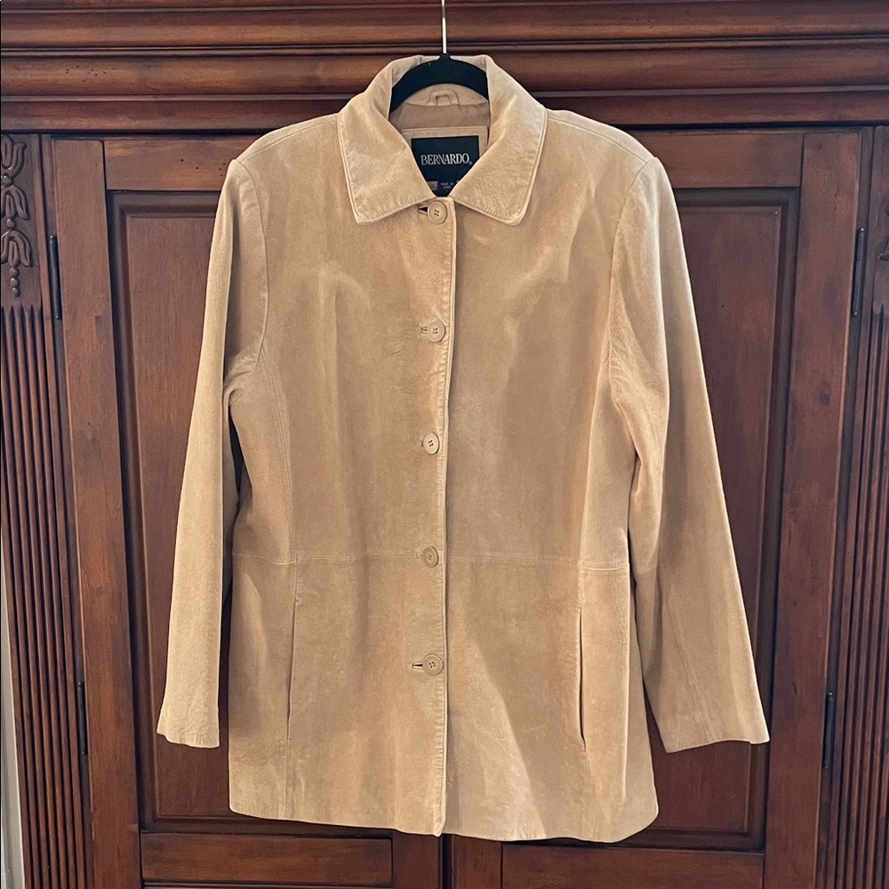 Bernardo Women's Tan Suede Jacket